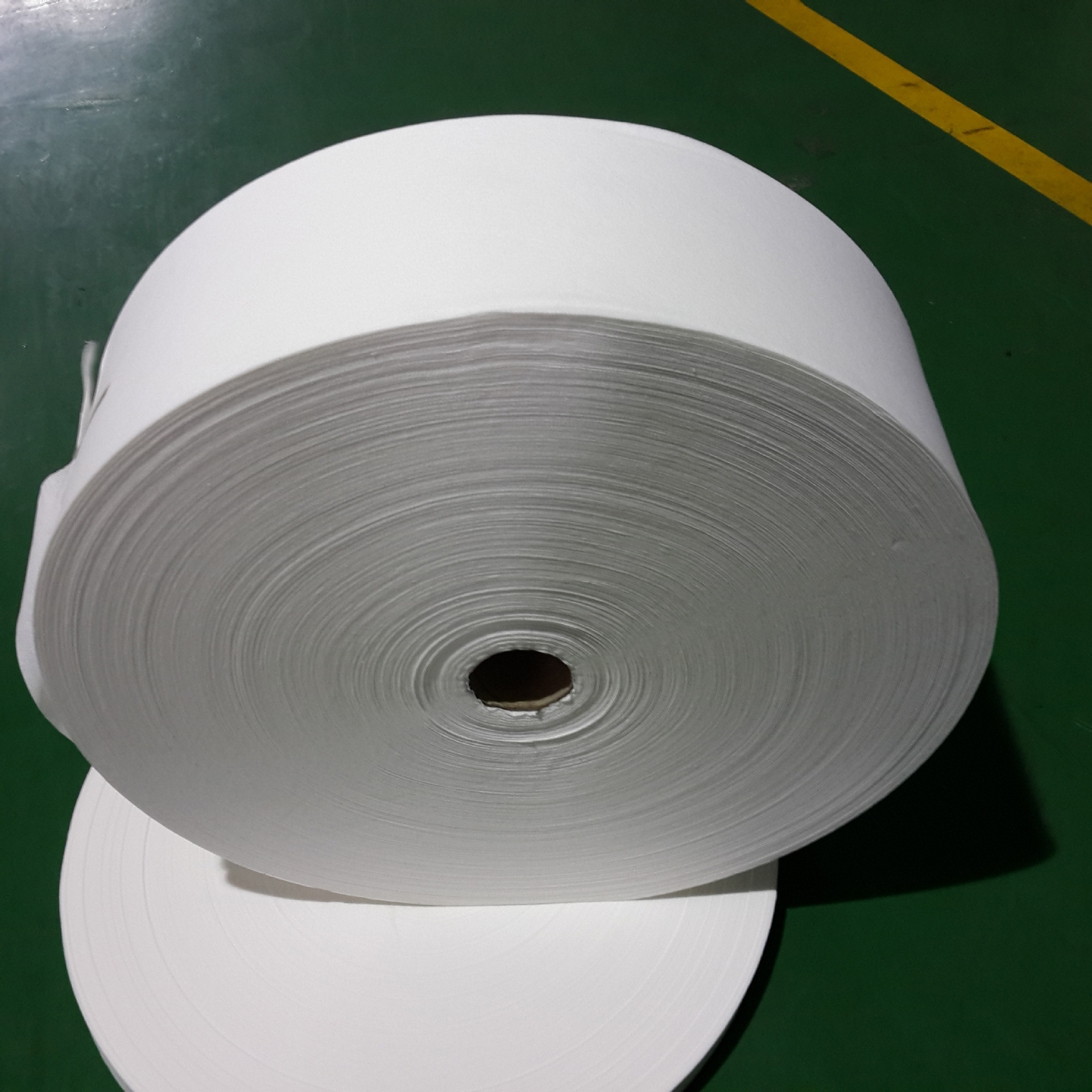 新价供应多规格植物纤维湿巾水刺无纺布_生产厂家定制多种水刺布