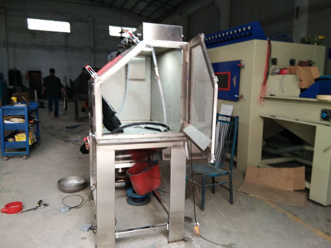 提升输送式自动喷砂机平面不锈钢板铝板表面全自动喷沙机