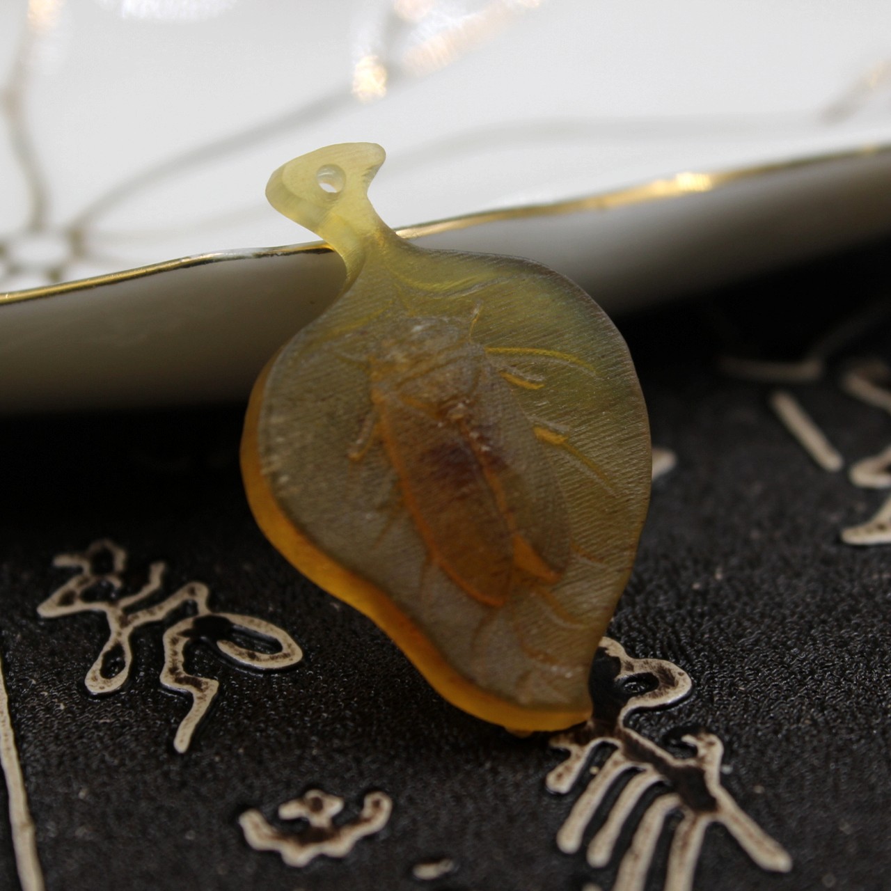 厂家批发天然羊角雕刻一叶知秋吊坠 星月金刚饰品叶子配件