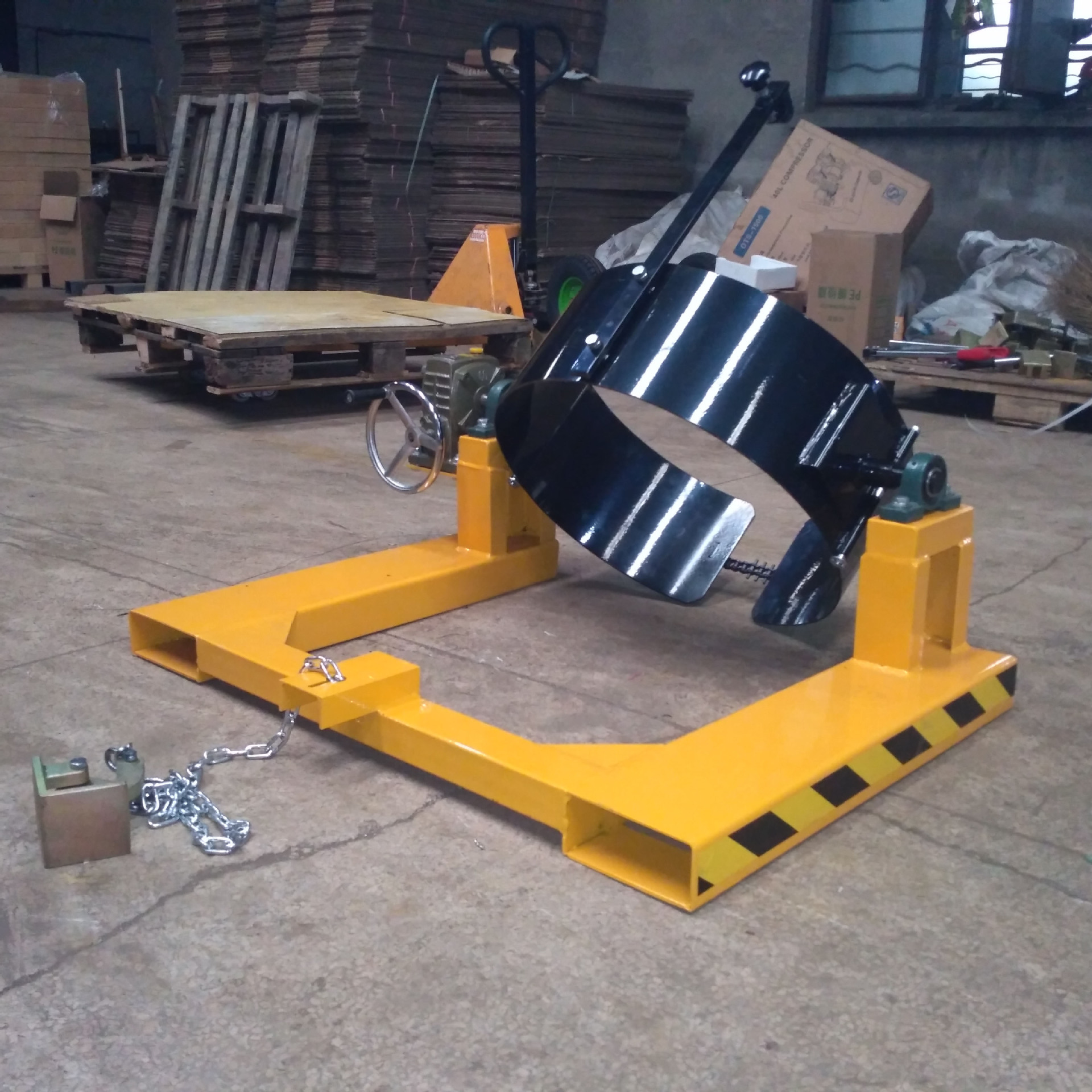 直销hk285翻桶器 叉车专用倒桶机具 手摇翻转倒桶夹具 抱桶夹具