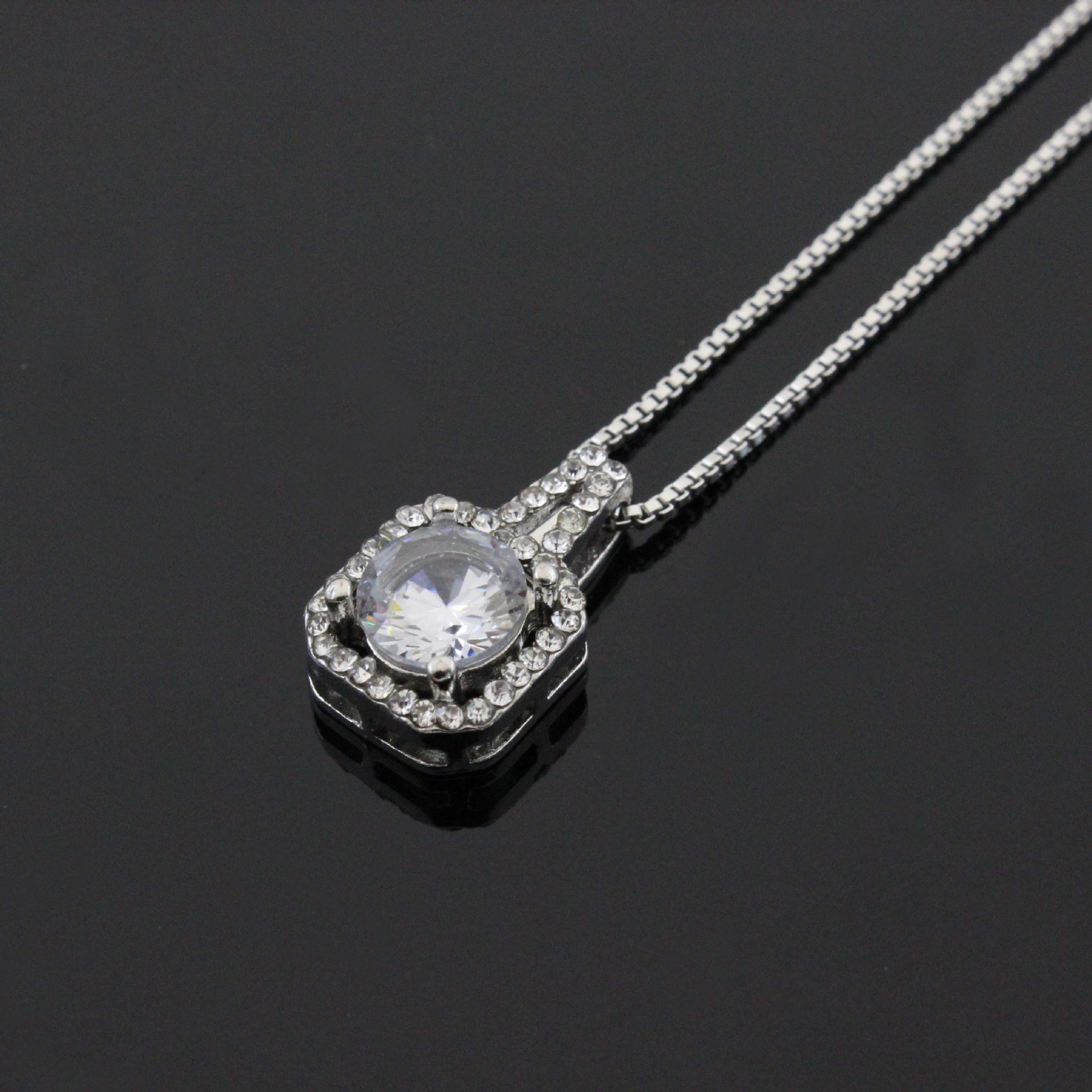 s925纯银短款项链女韩国闪亮锆石方钻吊坠简约日韩锁骨链爆款