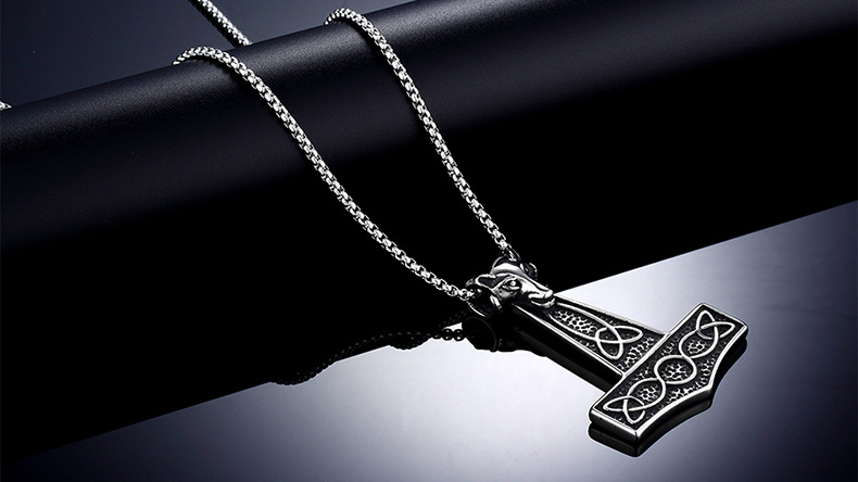 乌鸦饰品钛钢饰品 时尚复古霸气钛钢斧头雷公锤吊坠不锈钢铸造厂