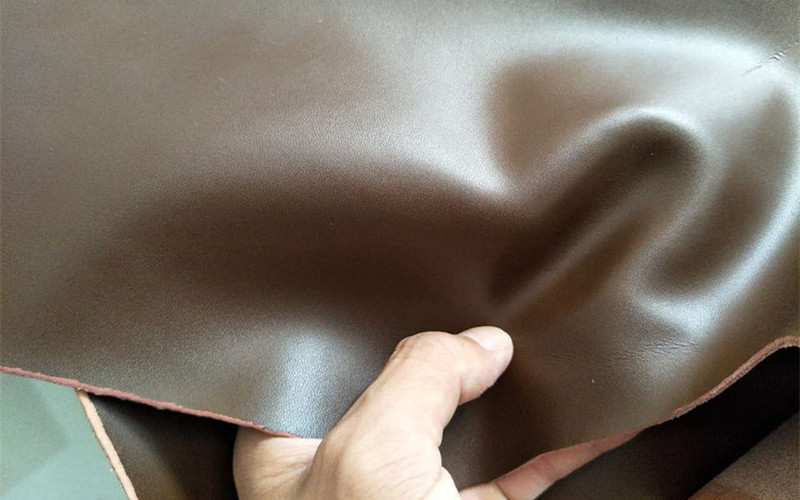 厂家批发棕色真皮100纹二层牛皮移膜革可制箱包女鞋腰带