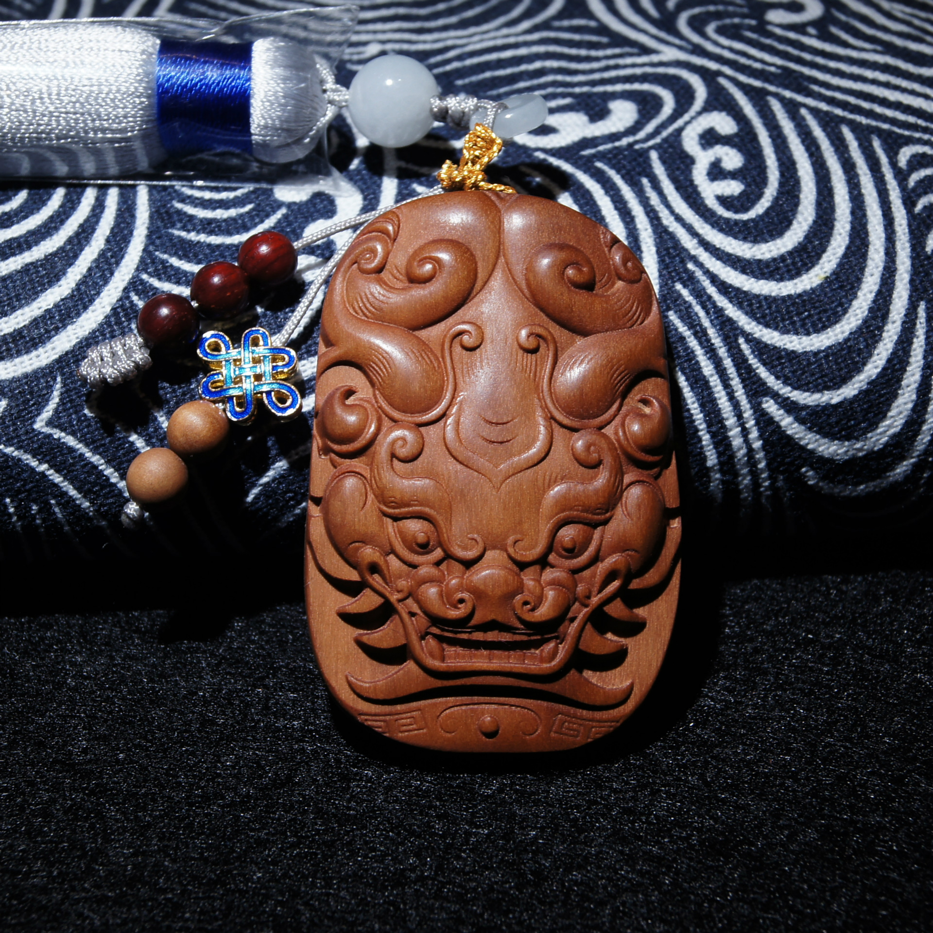 善德设计 印度老山檀香 瑞兽貔貅精雕 手把件 461牌