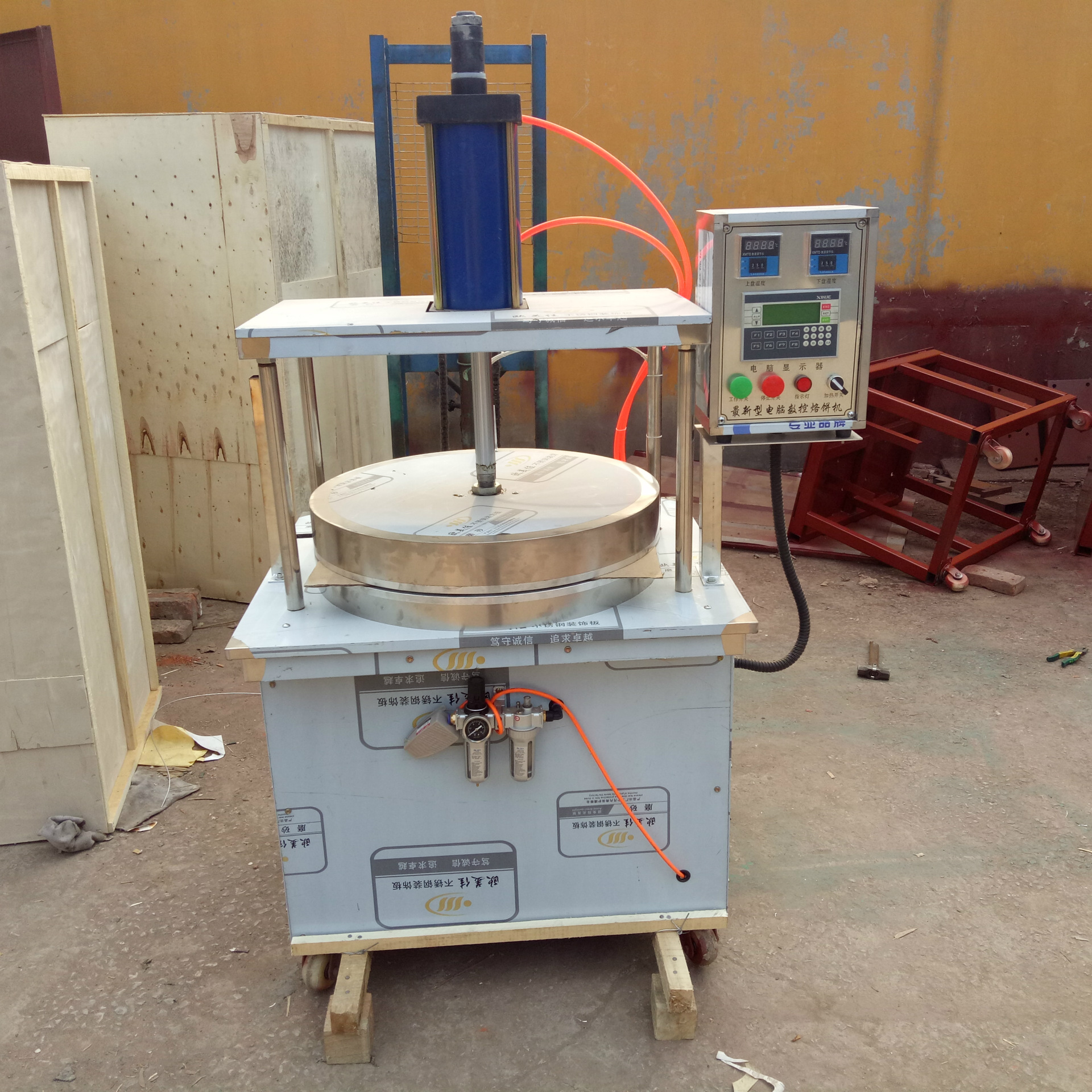 小型压饼机 烤鸭饼机鸡蛋灌饼机器 厂家直销各种型号烙饼机烙馍机