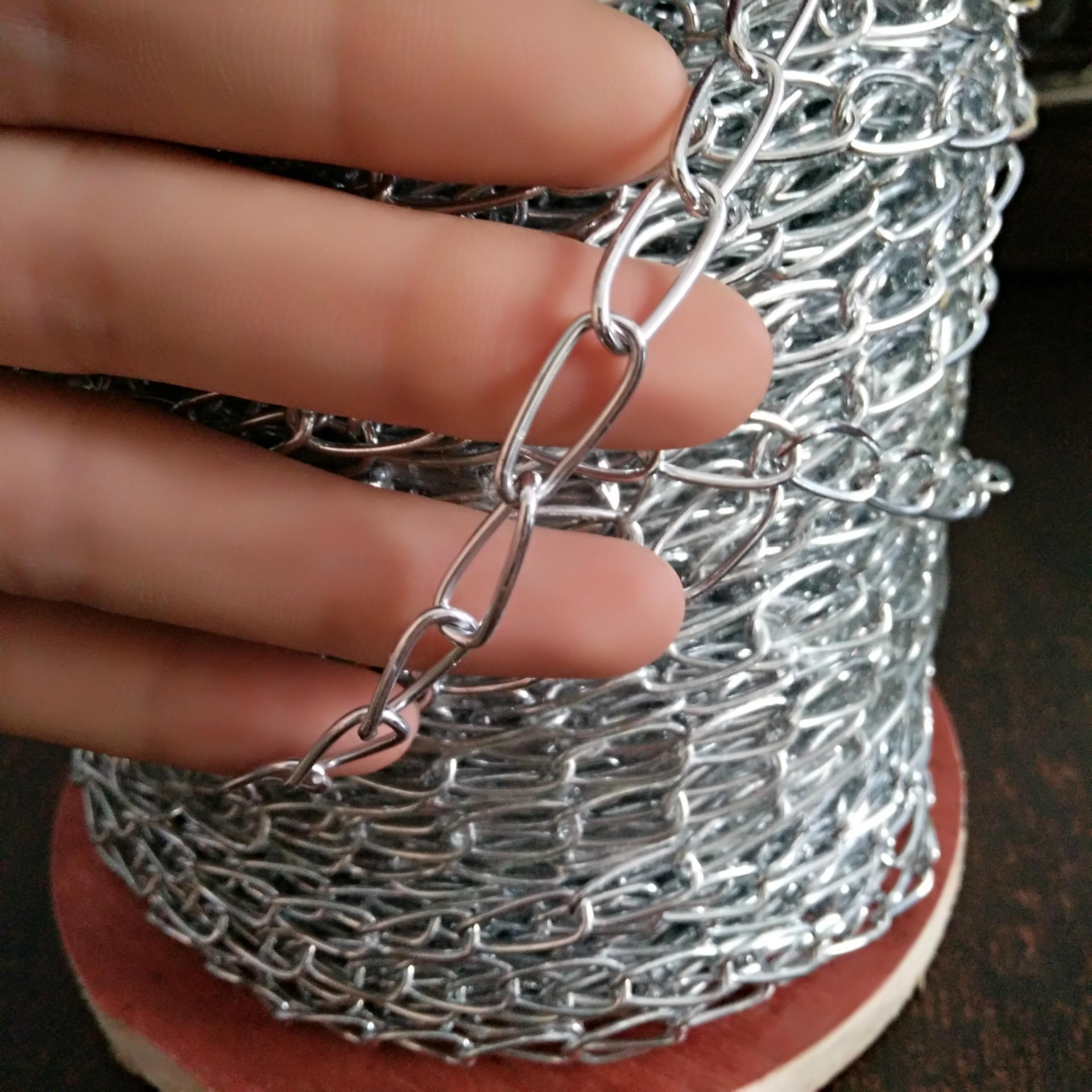 厂家批发多用细铁链子扭花扣吊牌环链 日光灯,灯具吊灯装饰链条