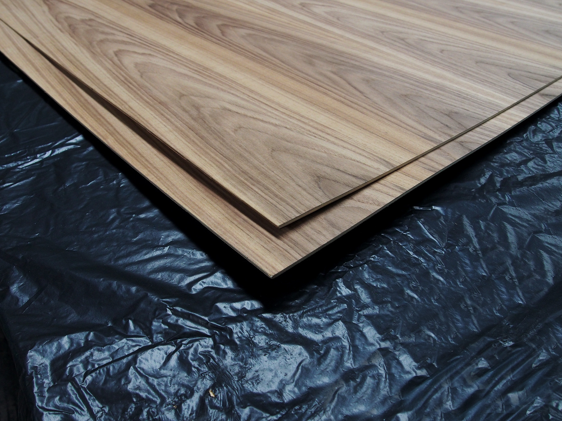 供应泰柚木皮直纹12mm饰面板杨木芯家具