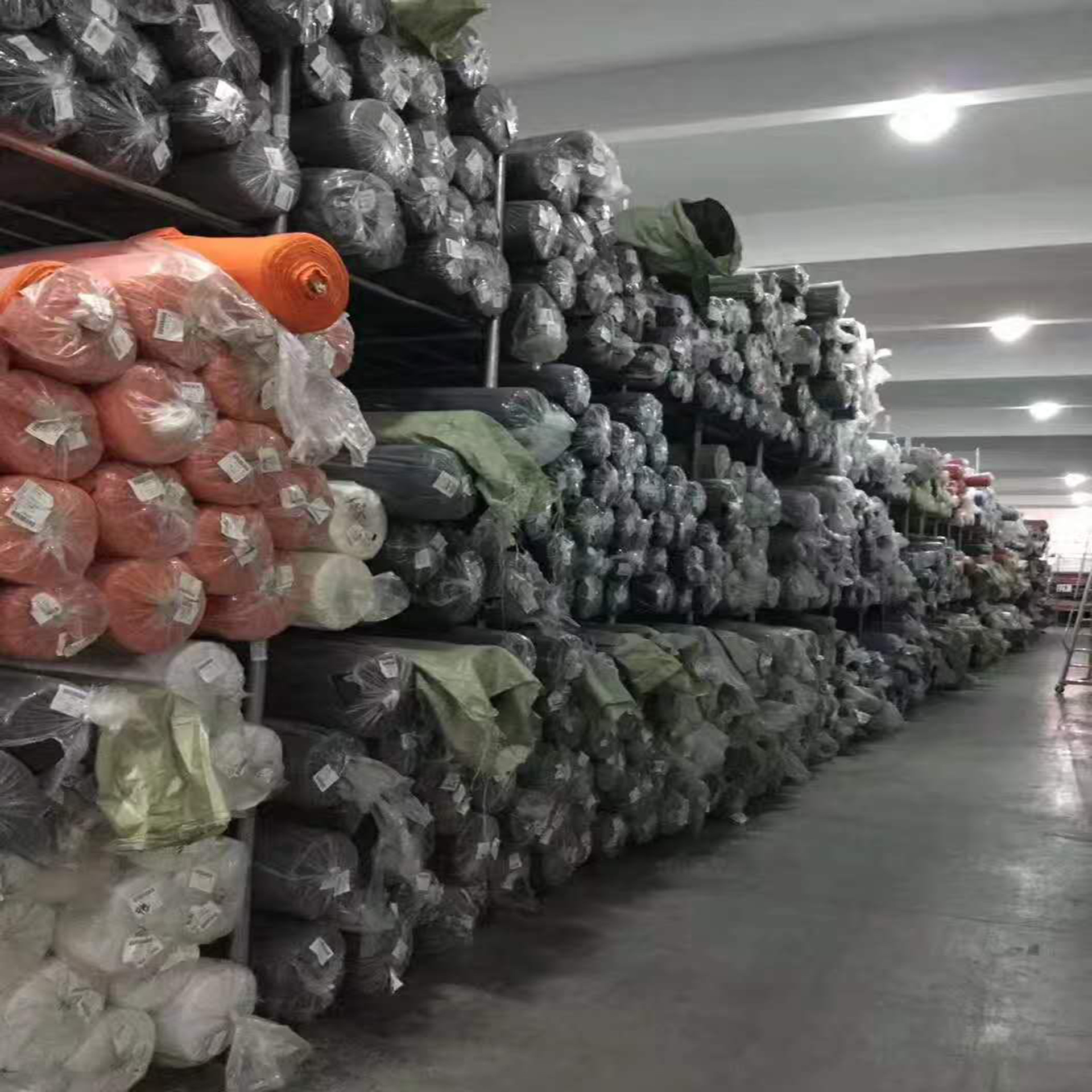 厂家批发 全棉40s染色砂洗绉布 时尚服装衬衫面料 男装女装布料