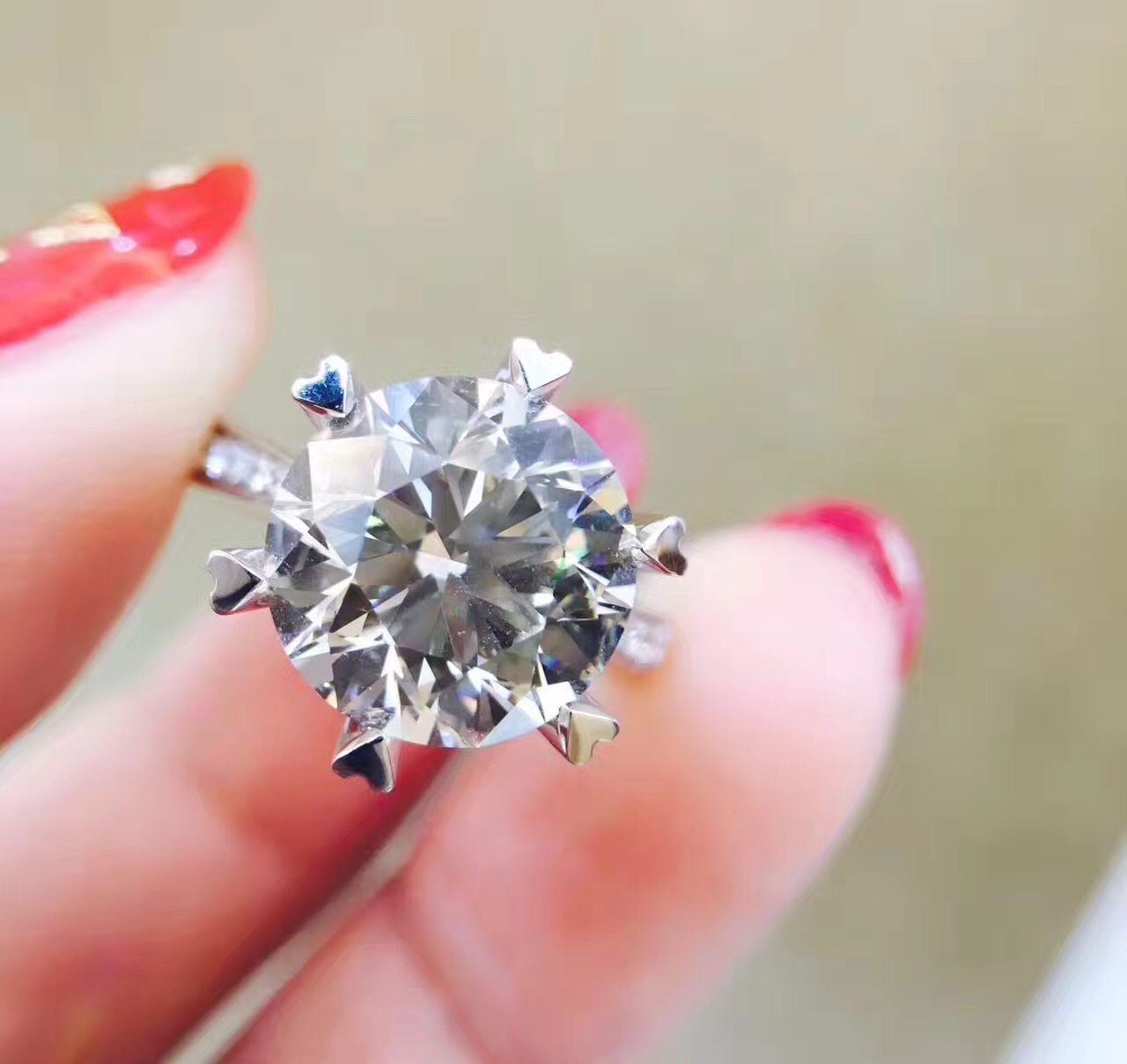 雅度珠宝 18k白金5克拉经典6爪镶钻石女戒指 时尚订婚结婚钻戒