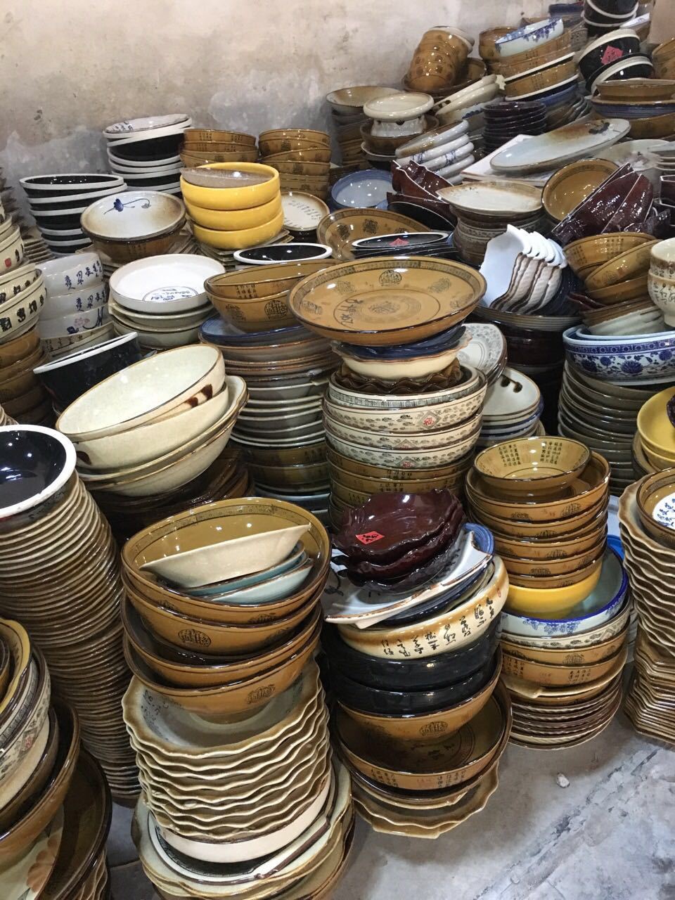 批发热销陶瓷摆地摊货源日用餐具杂货批发混装10元3样爆款随机发