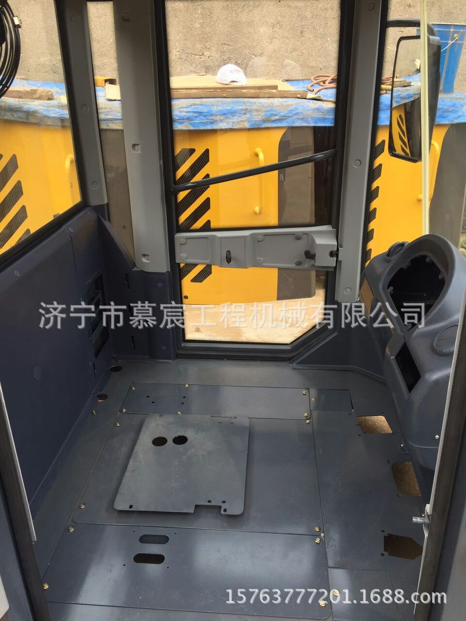 龍工855D駕駛室總成