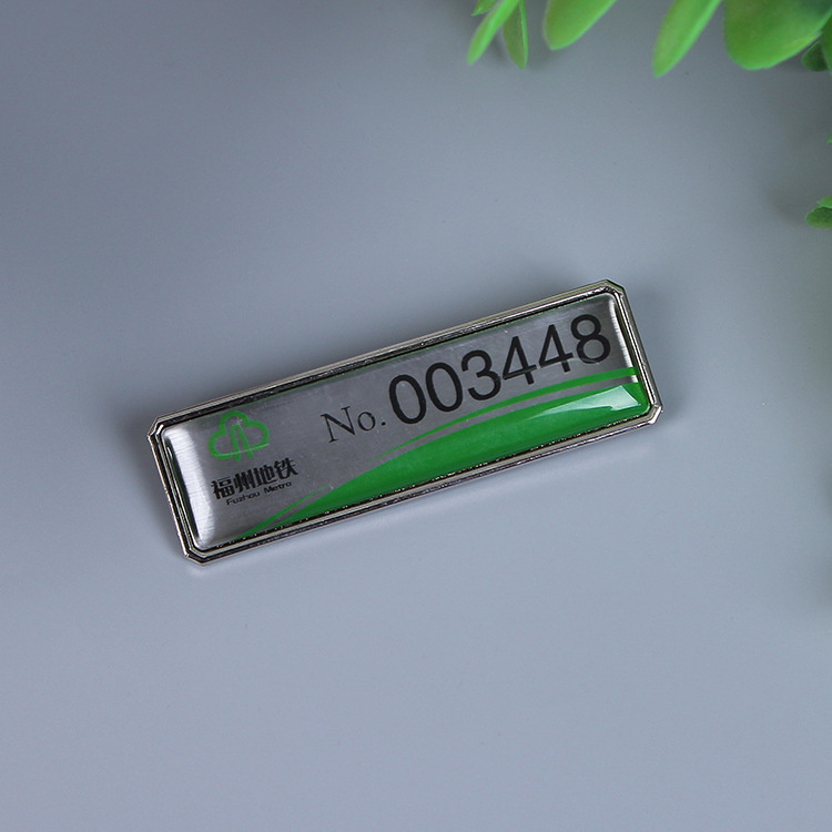 批发直销 精美金属滴塑胸牌 定做企业员工工号牌别针胸牌 批发