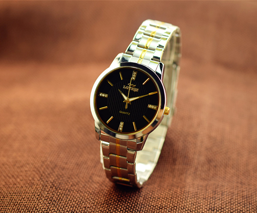 大盘简约条钉镶钻表盘间金色不锈钢带男士防水石英手表商务休闲