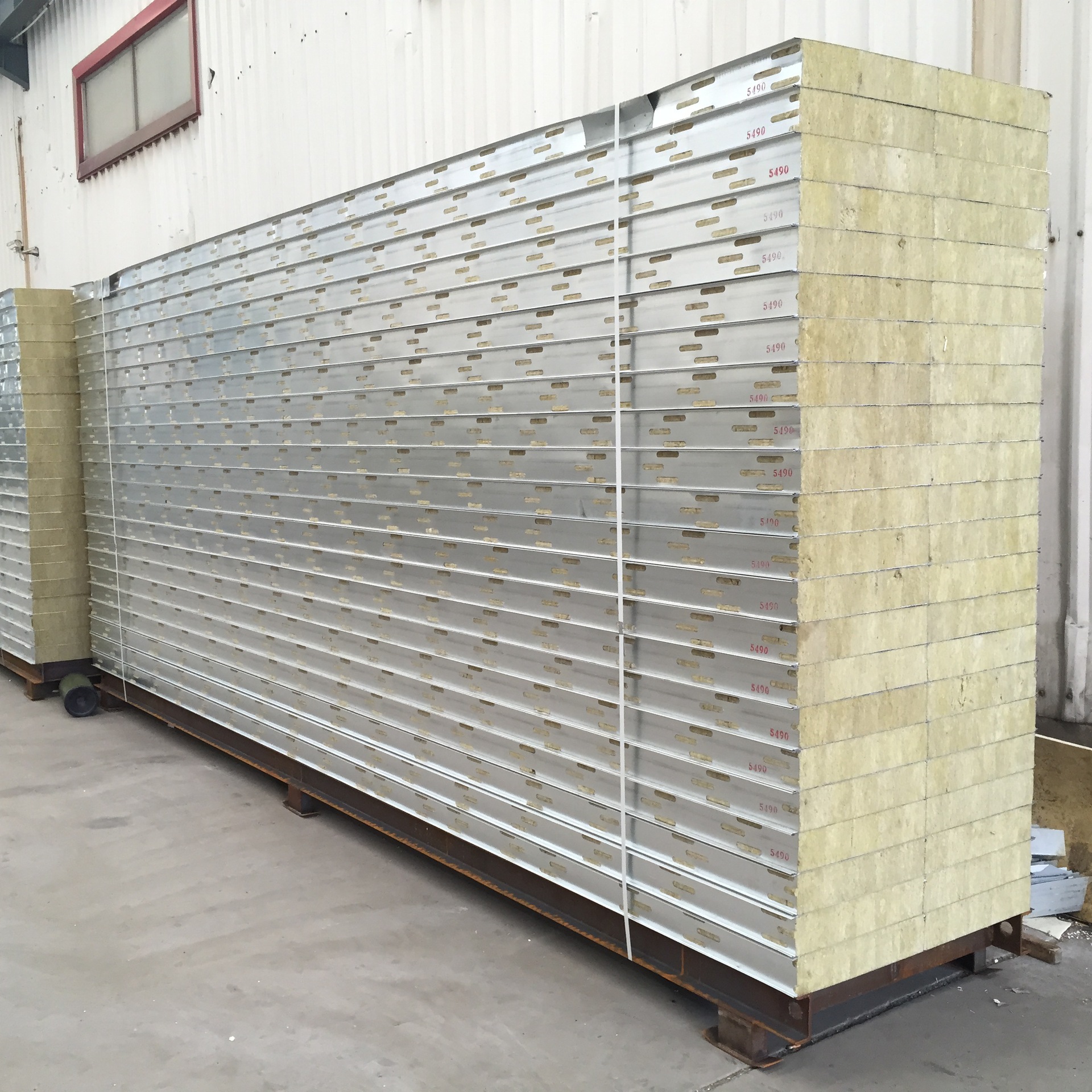 供应岩棉彩钢板不锈钢岩棉夹芯板岩棉彩钢板50mm保温隔热