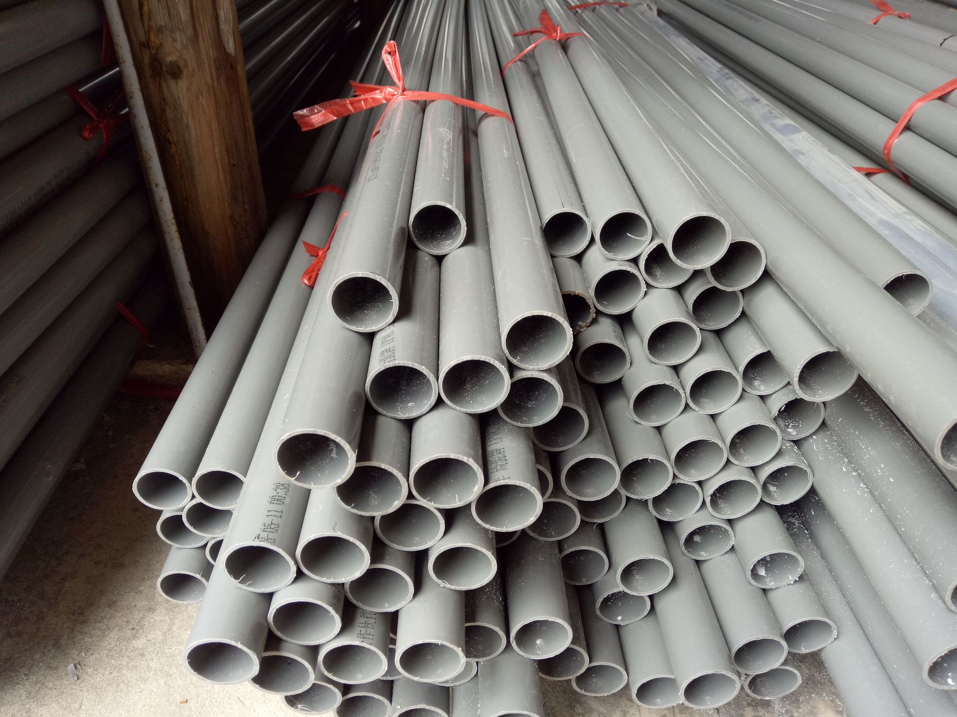 灰色pvc-u32mm一寸给水管 白色