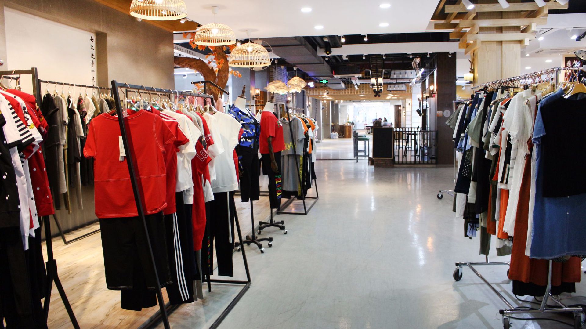 品牌折扣女装店装修风格为什么能够影响着店内的生意?