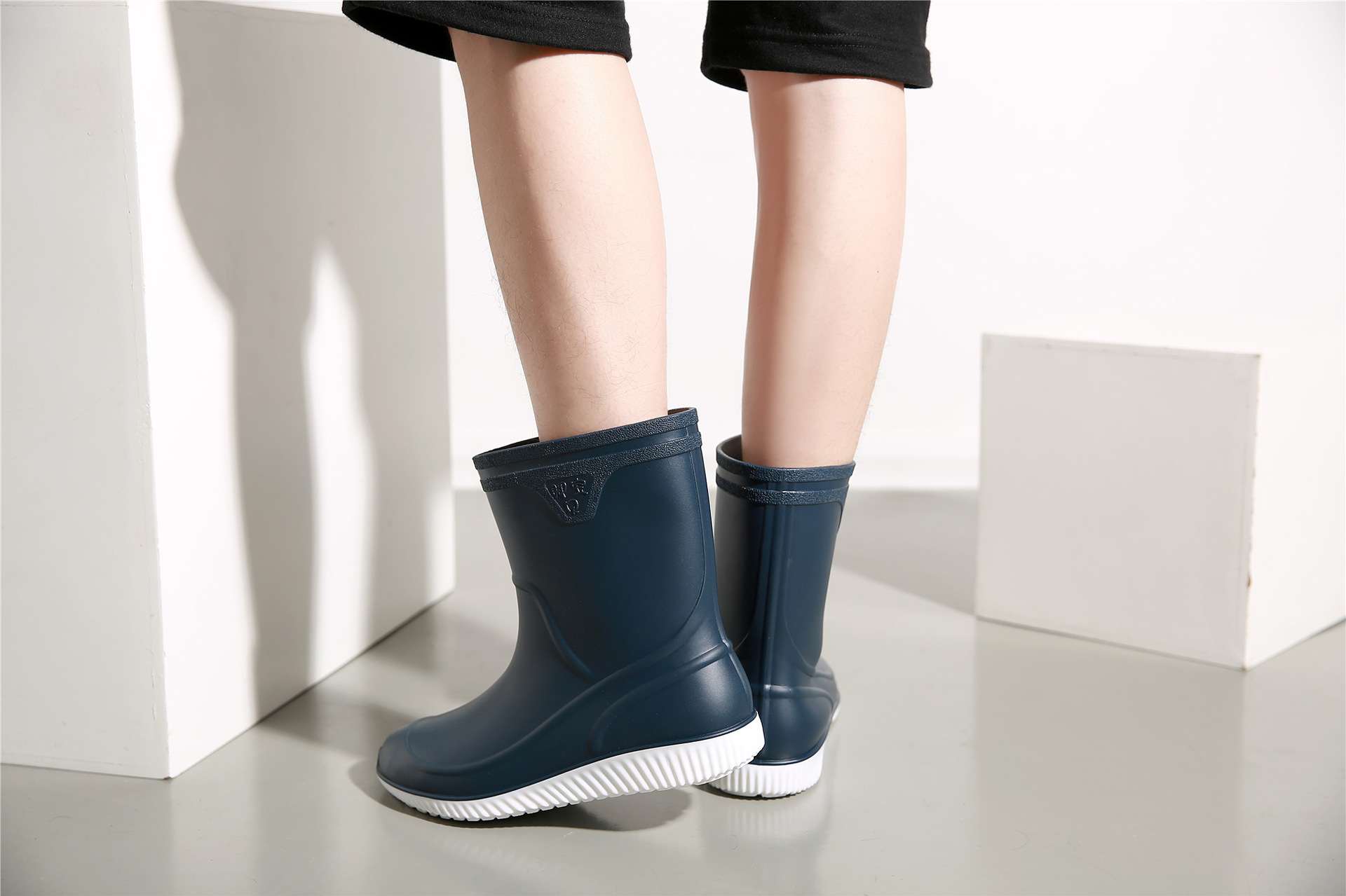 三明美秋冬新品时尚男士雨鞋防滑中筒雨靴休闲成人胶鞋 18234