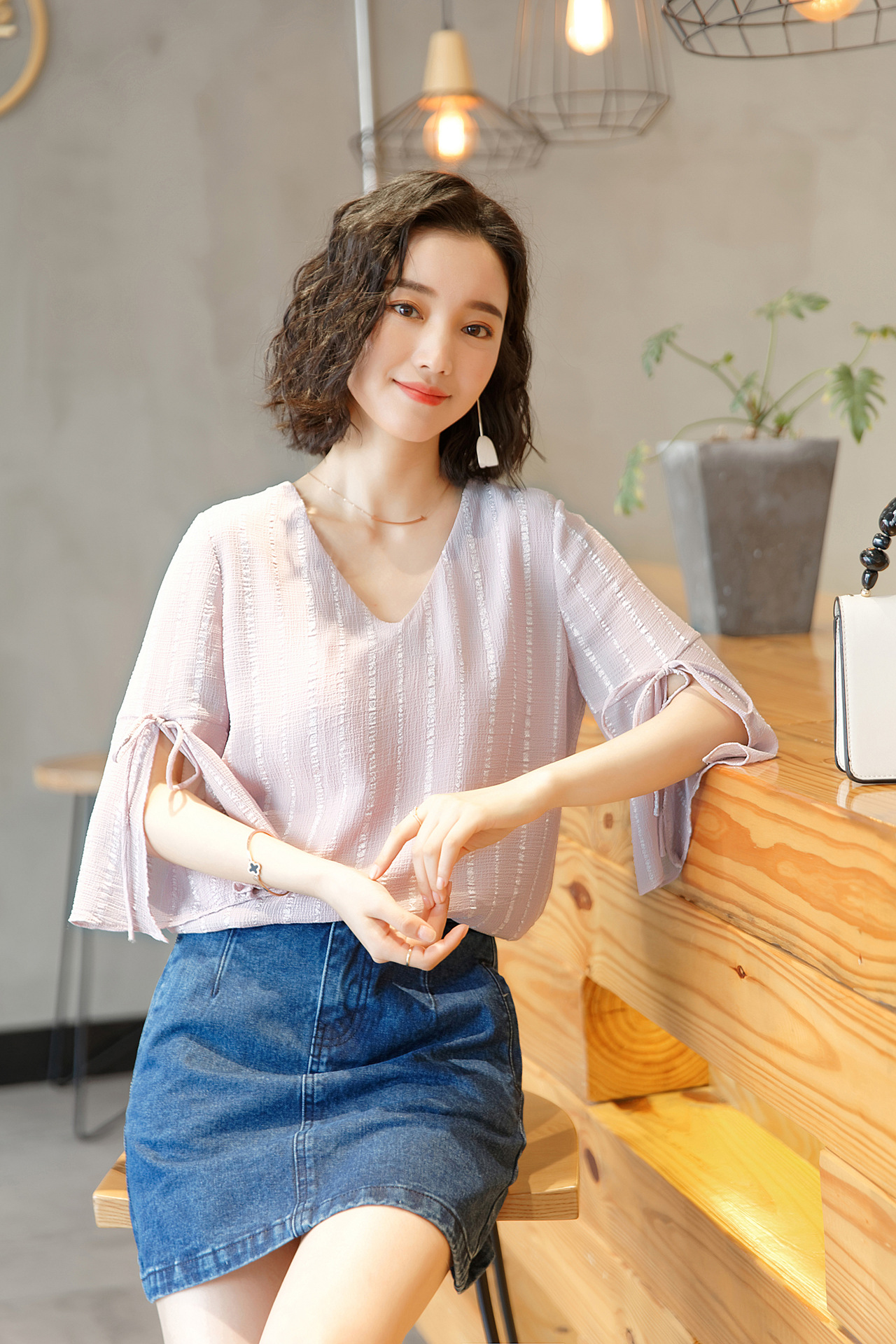 短袖女装2018新款夏装半截袖t恤宽松韩版v领上衣百搭纯色低领衣服