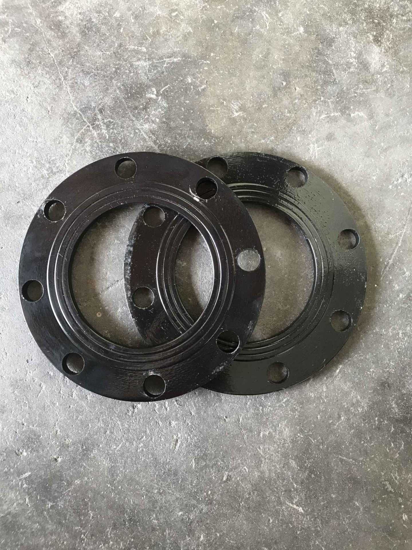 pe电熔法兰加厚铁片聚乙烯pe管件 喷塑防腐法兰片50-630电熔管件