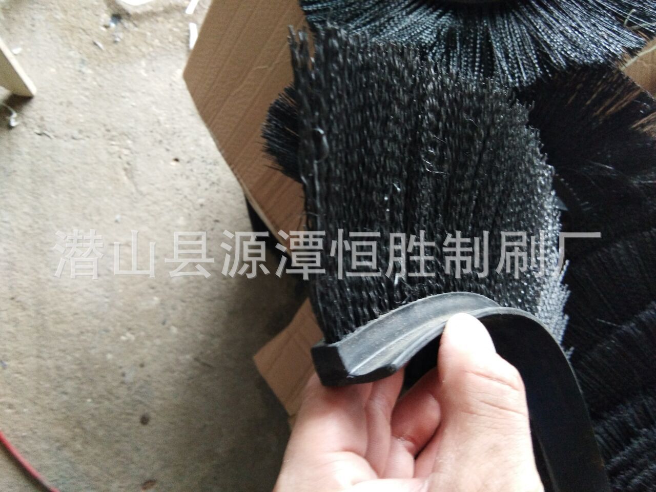毛刷厂定做挡泥板毛刷橡胶耐磨毛刷软体毛刷弧形密封毛刷条毛扫