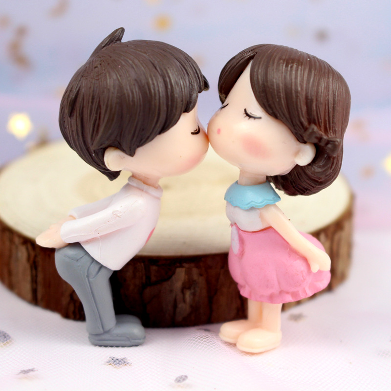 亲嘴情侣公仔娃娃蛋糕装饰摆件生日烘焙甜品台派对用品微景观场景
