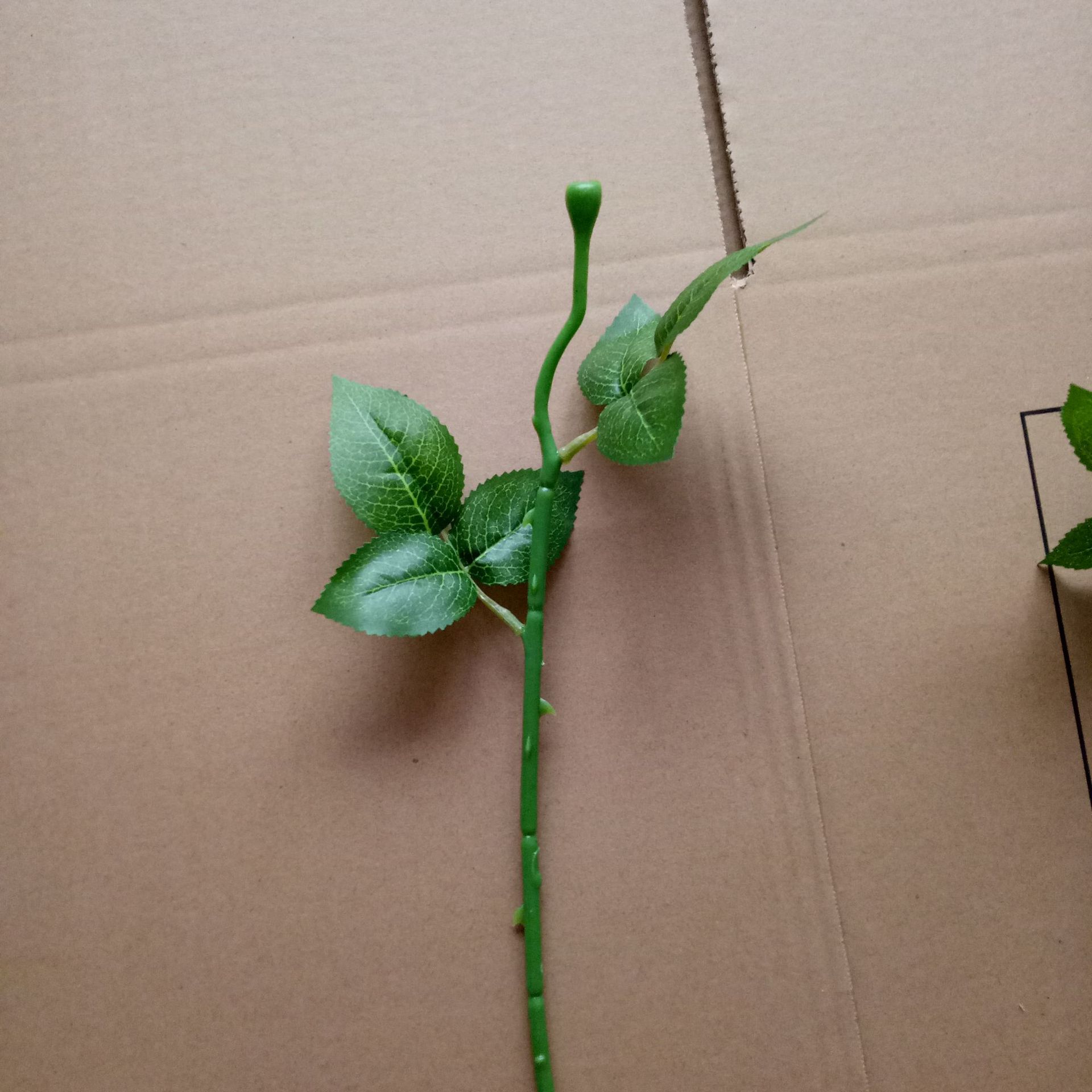 供应51cm长单支玫瑰花杆仿真花制作绿叶花杆绿色胶包铁丝花杆