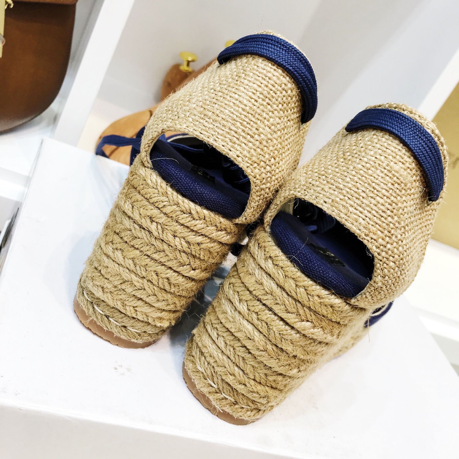 2020夏包头渔夫鞋麻绳草编牛津底坡跟凉鞋交叉绑带系带女鞋