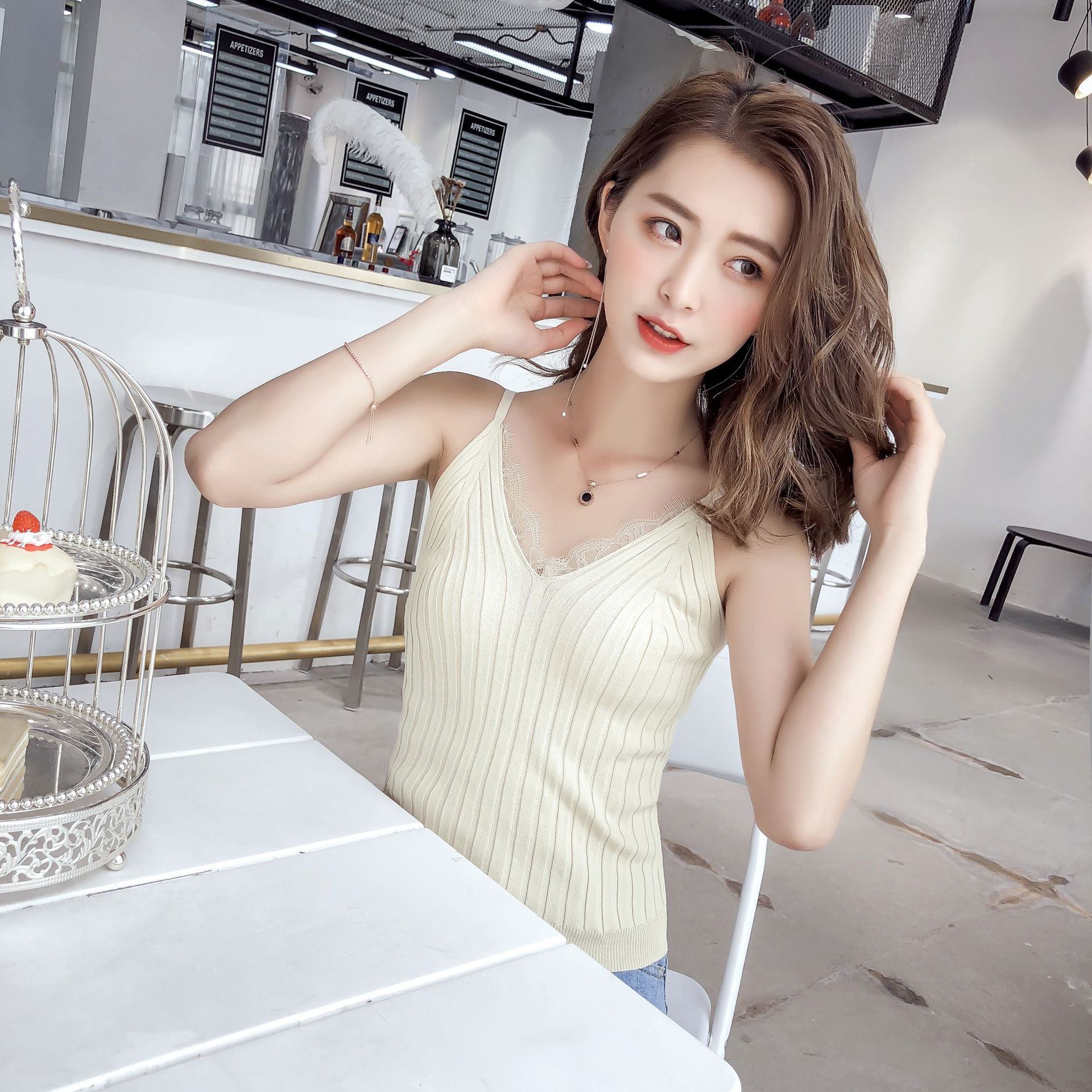 有模特 货源类别 现货 是否库存 是 库存类型 整单 产品类别 小背心