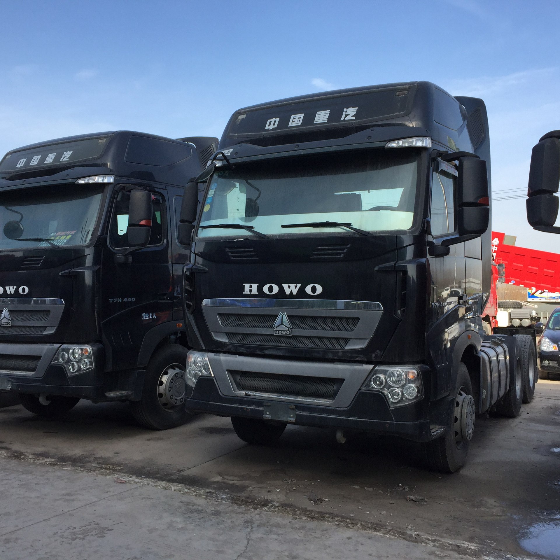 出售二手半挂牵引车头420马力货车 国四重汽豪沃双驱轻体定做新挂