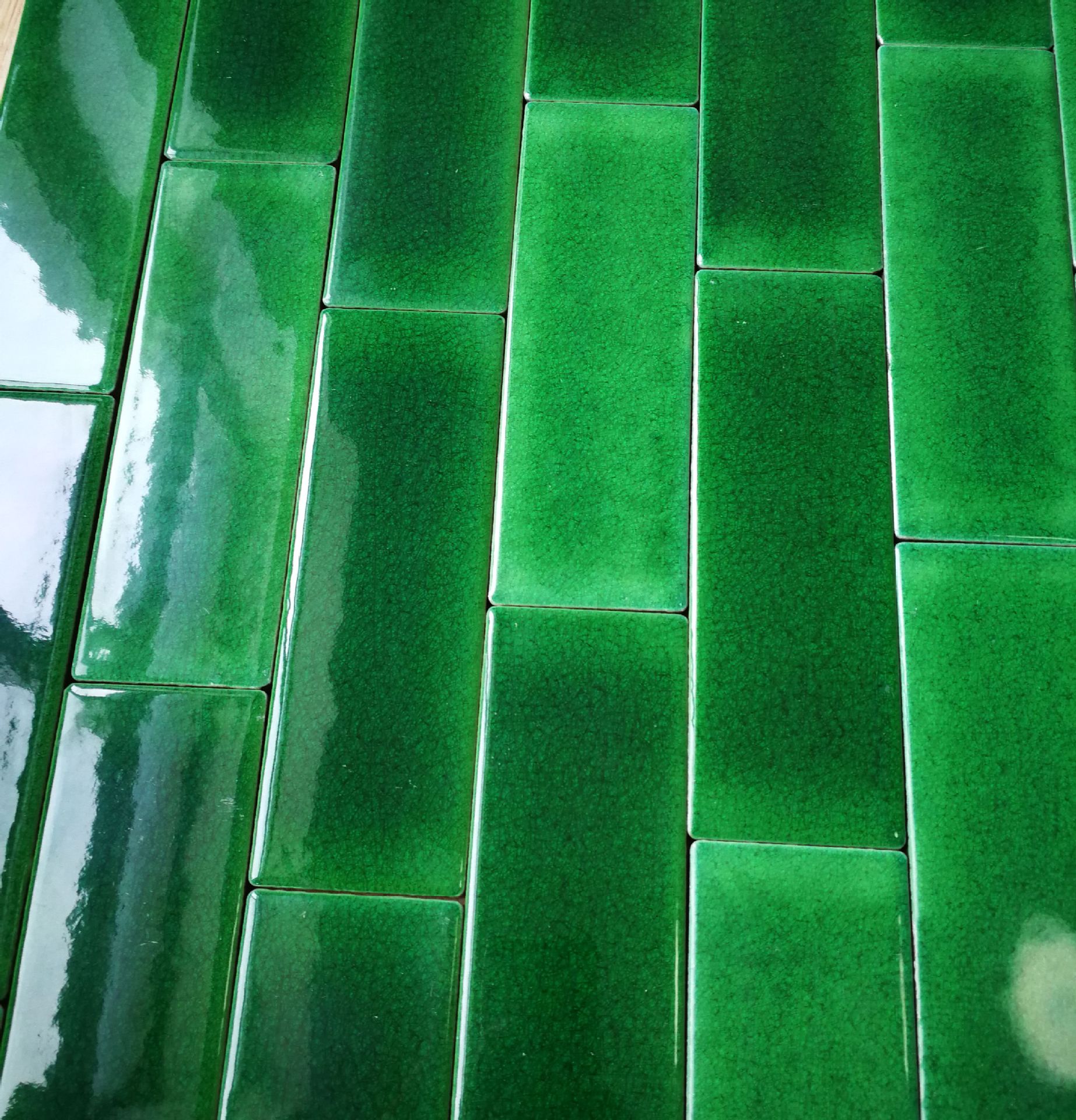 绿色冰裂纹瓷砖 祖母绿色手工砖 窑变冰裂纹瓷砖 个性瓷砖