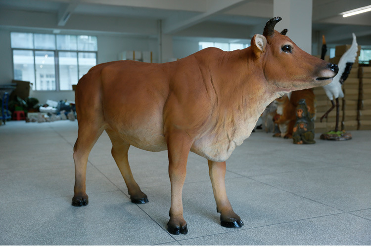 仿真黄牛摆件水牛雕塑玻璃钢工艺品户外景观花园树脂动物模型大号