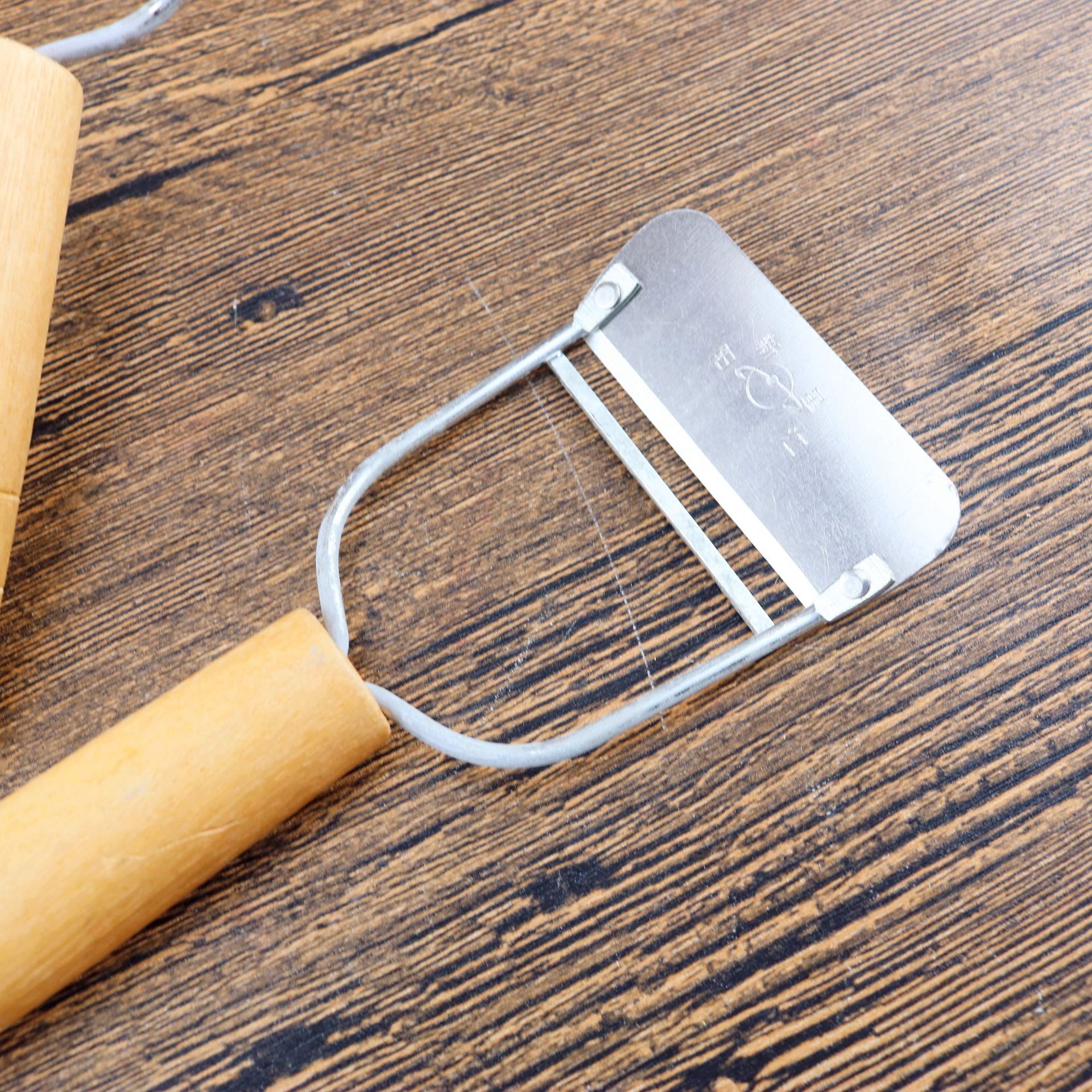 大号木柄拉刨 瓜果刨 削皮刨子 刮皮刀 削皮刀 两元店专卖