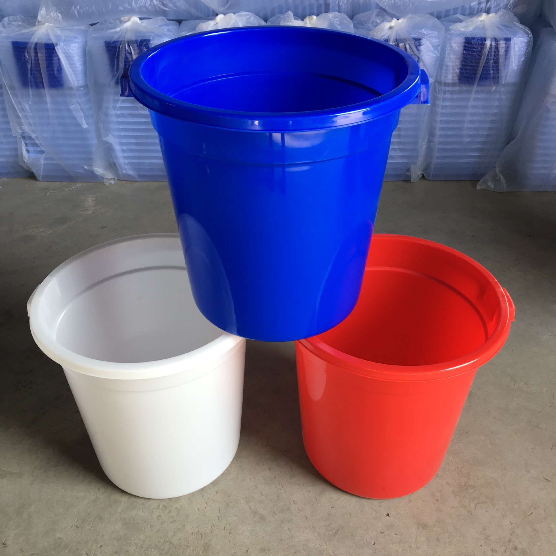 塑料大桶家用厨房储水桶大塑料桶大桶红蓝白三色家用双耳塑料150l