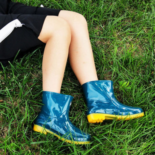 17cm低筒女式雨鞋 绿色半筒水靴 灵便耐磨防滑雨靴 牛筋女士水鞋