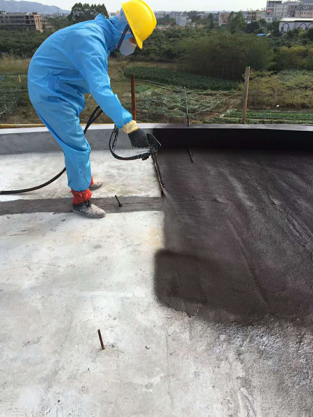 厂家供应喷国标涂速凝防水涂料喷涂速凝橡胶沥青防水涂料快速成膜