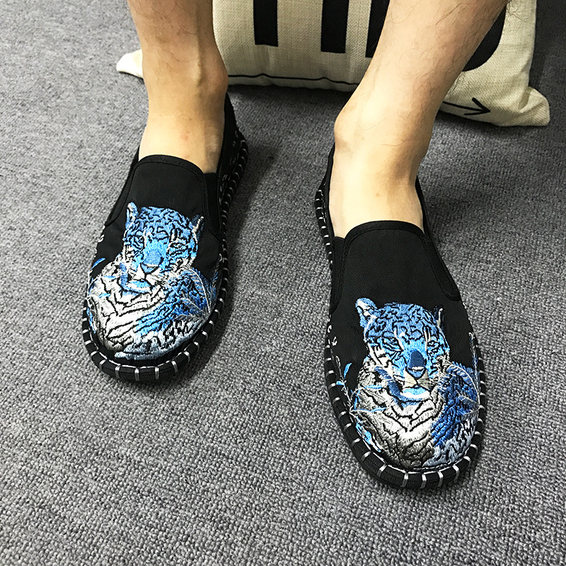 江南色鬼布鞋刺绣花老北京帆布鞋男社会精神小伙豆豆鞋西山2018潮