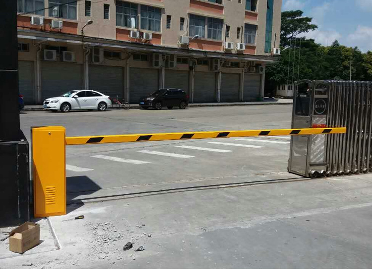 小区直杆道闸加装车牌识别系统对接微信无人扫码升降杆停车挡车杆