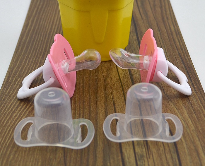 厂家批发婴儿猫耳朵造型圆头扁头安抚奶嘴 带盖子彩色印花安慰奶