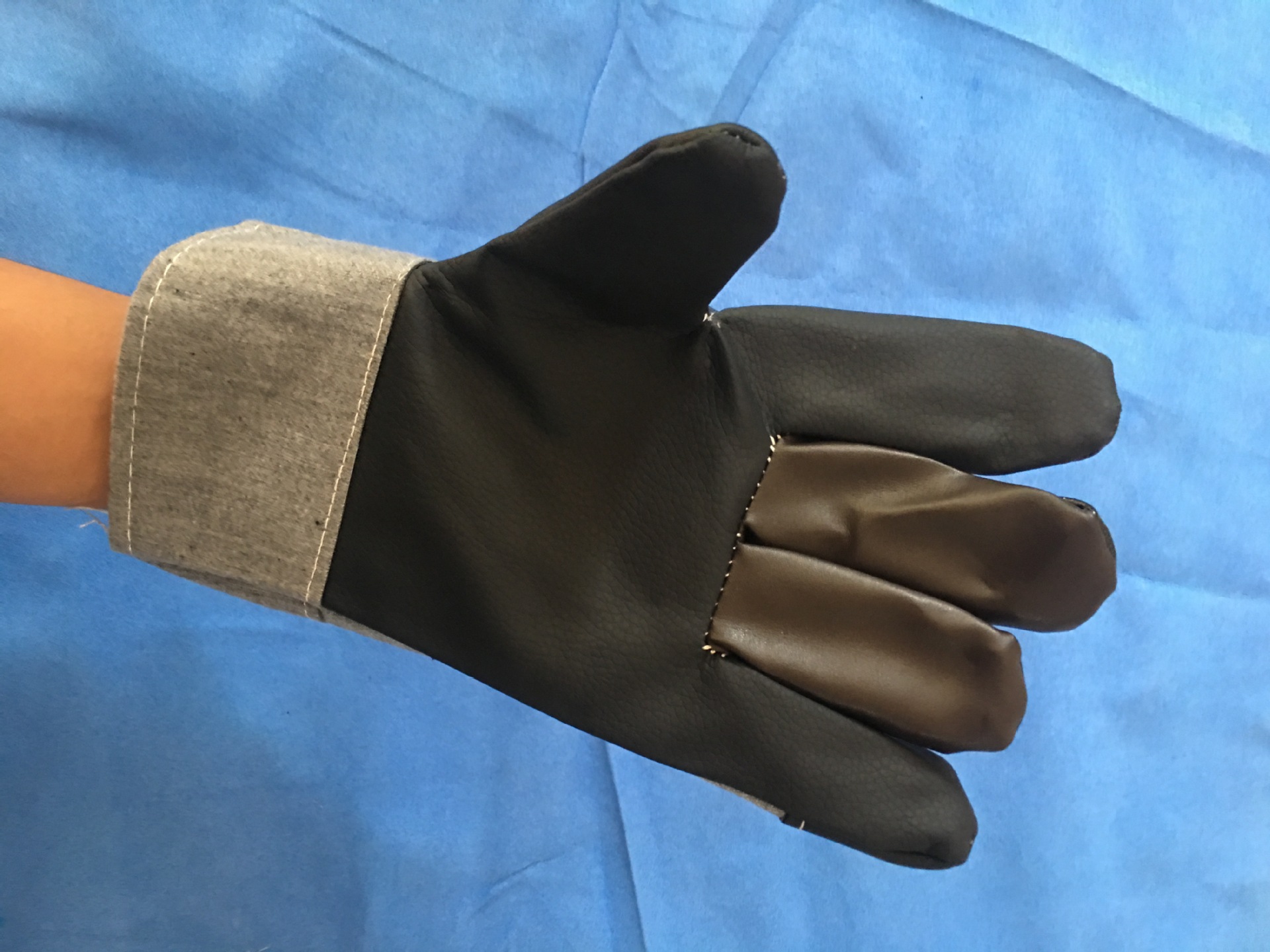 皮革手套电焊仿皮劳保手套全掌手套机械加工超纤革隔热耐磨手套