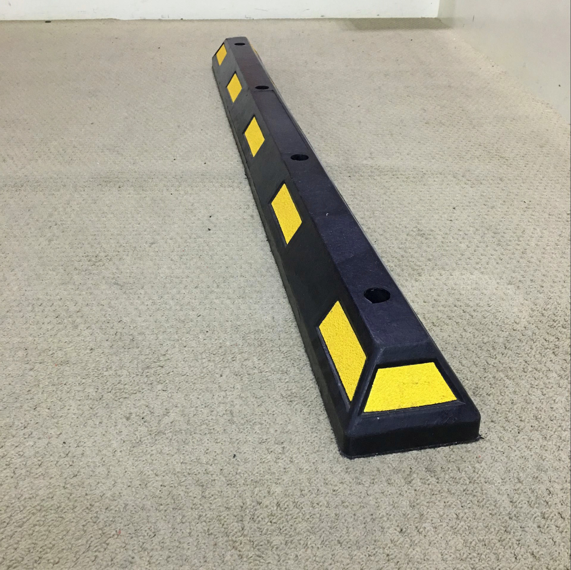 供应宏桥165cm橡胶定位器止退器挡车器车挡停车场设备车位专用