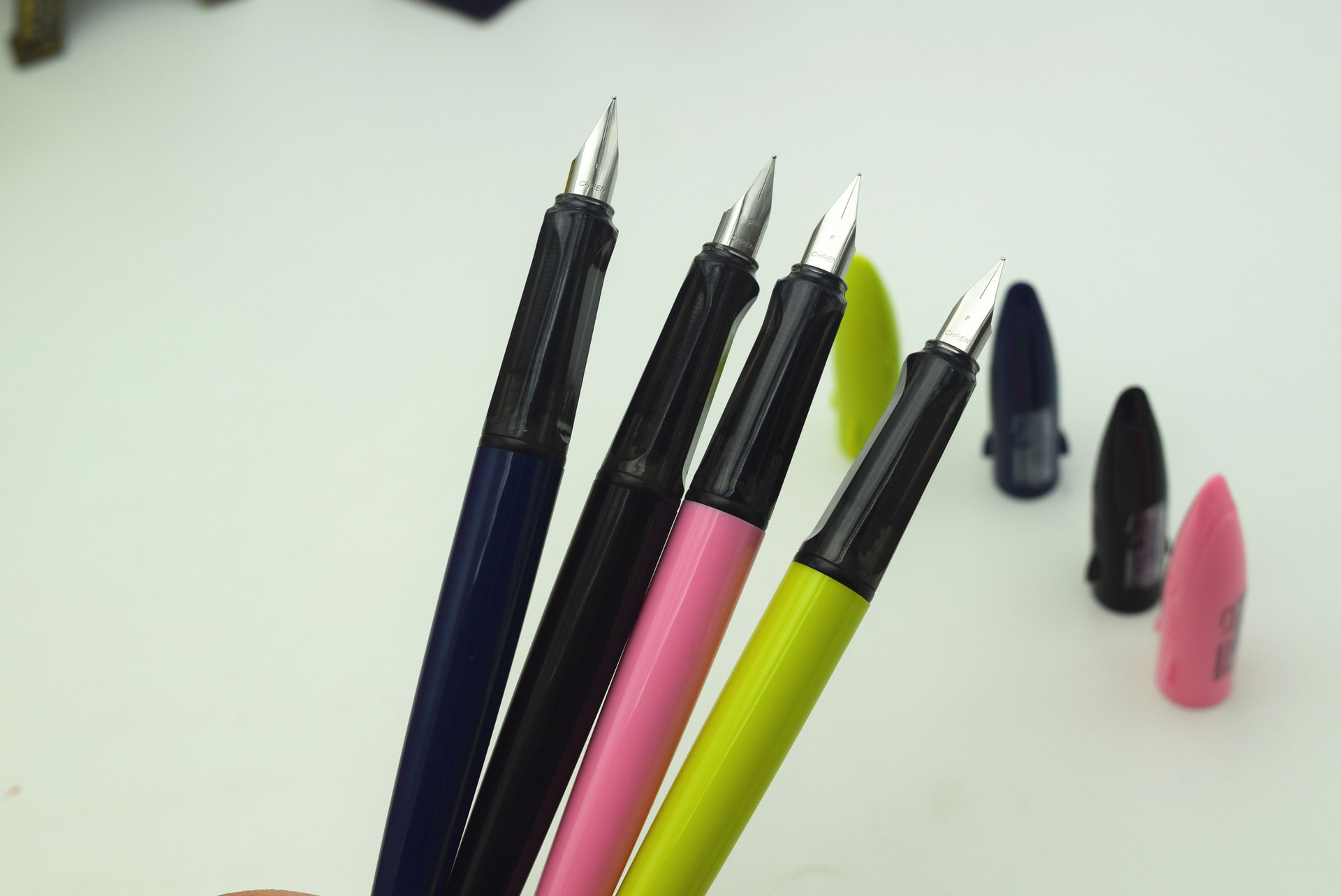 批发创意传人大鲨鱼学生正姿书法练字笔换墨囊双用钢笔3578