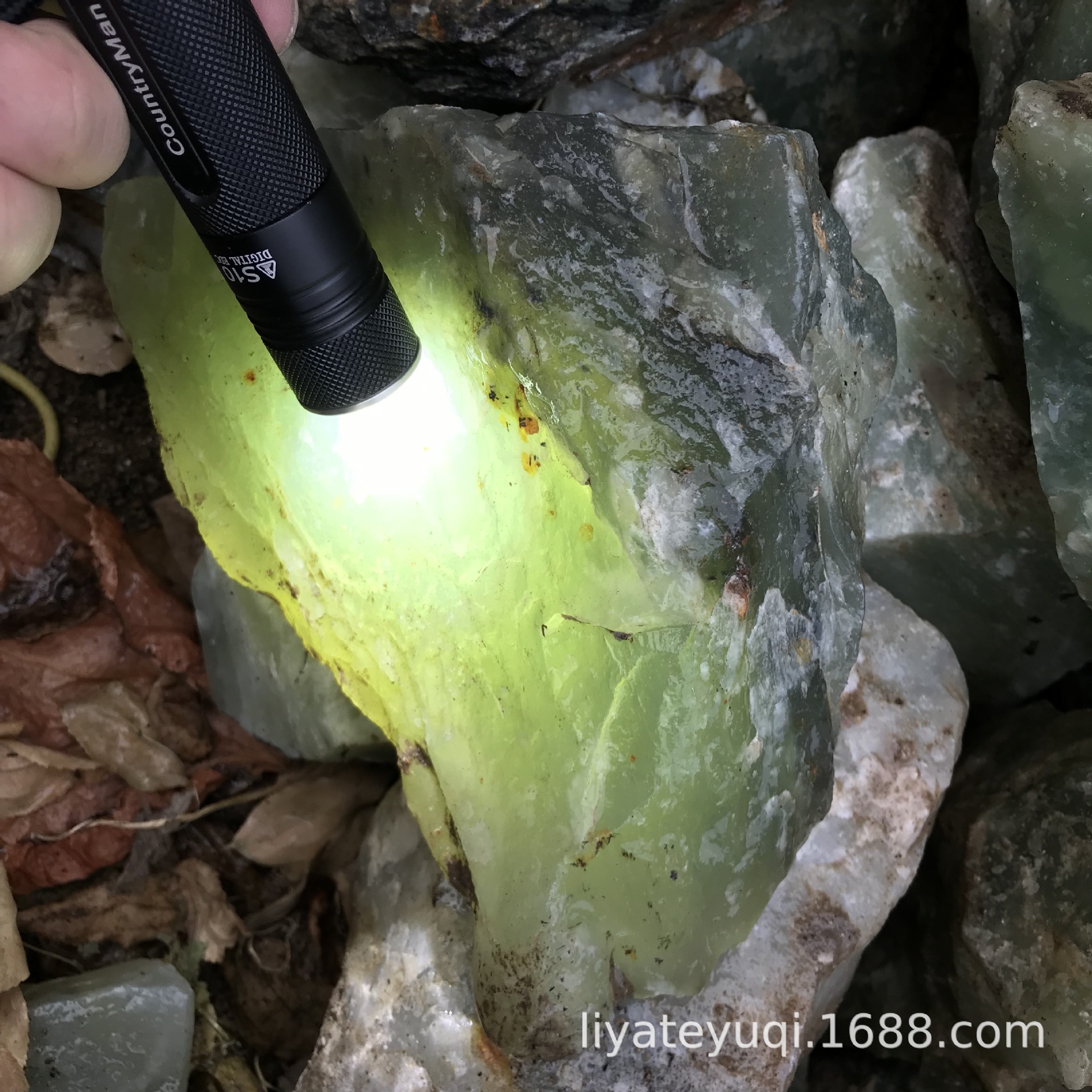 岫玉产地批发老坑天然大块玉石原料 岫玉原石摆件料 岫岩玉石原石