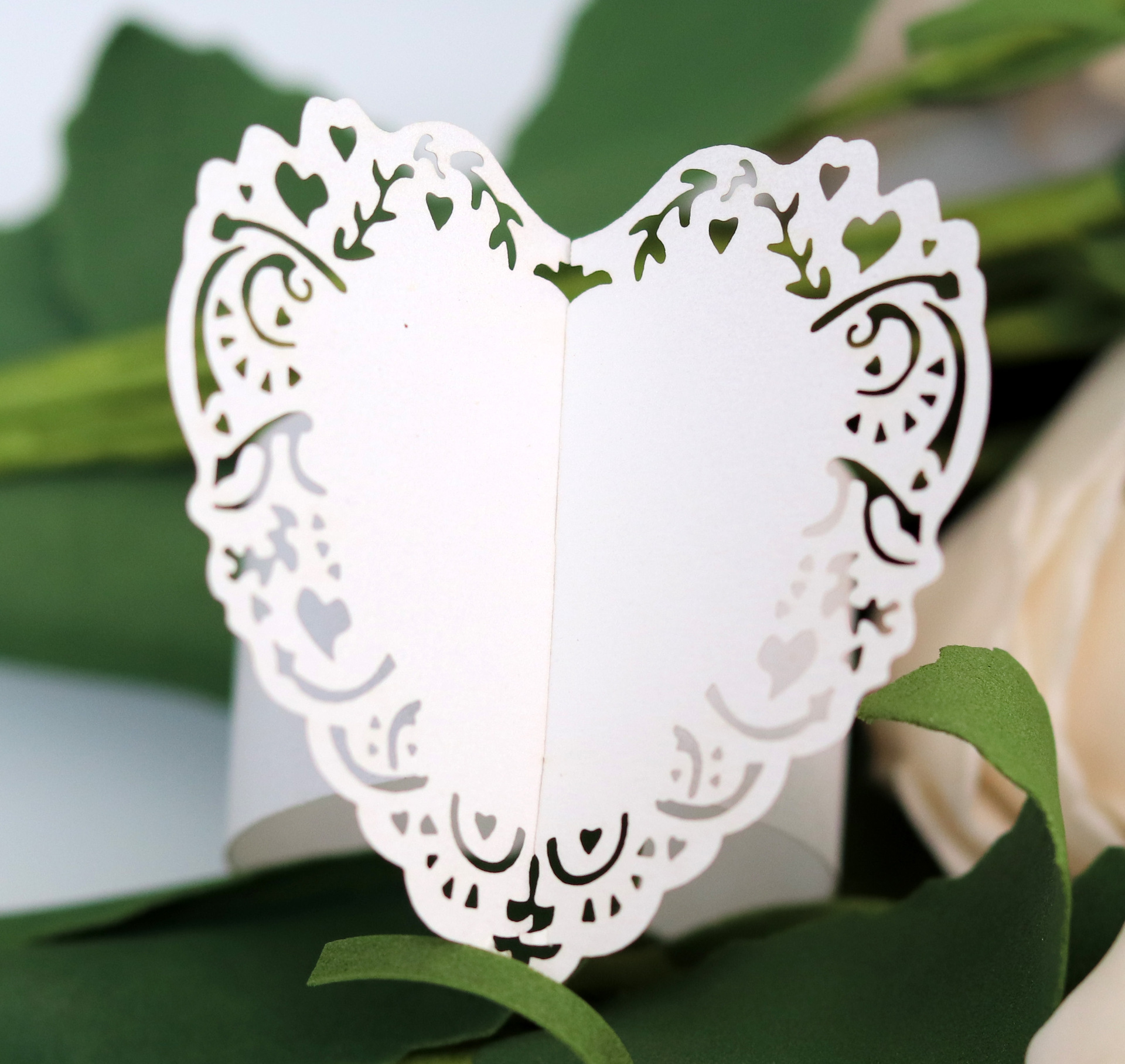 亚马逊现货立体漂亮小爱心毛巾扣 心形激光镂空纸环 酒店用餐巾扣