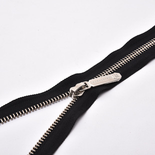 浅金色拉链