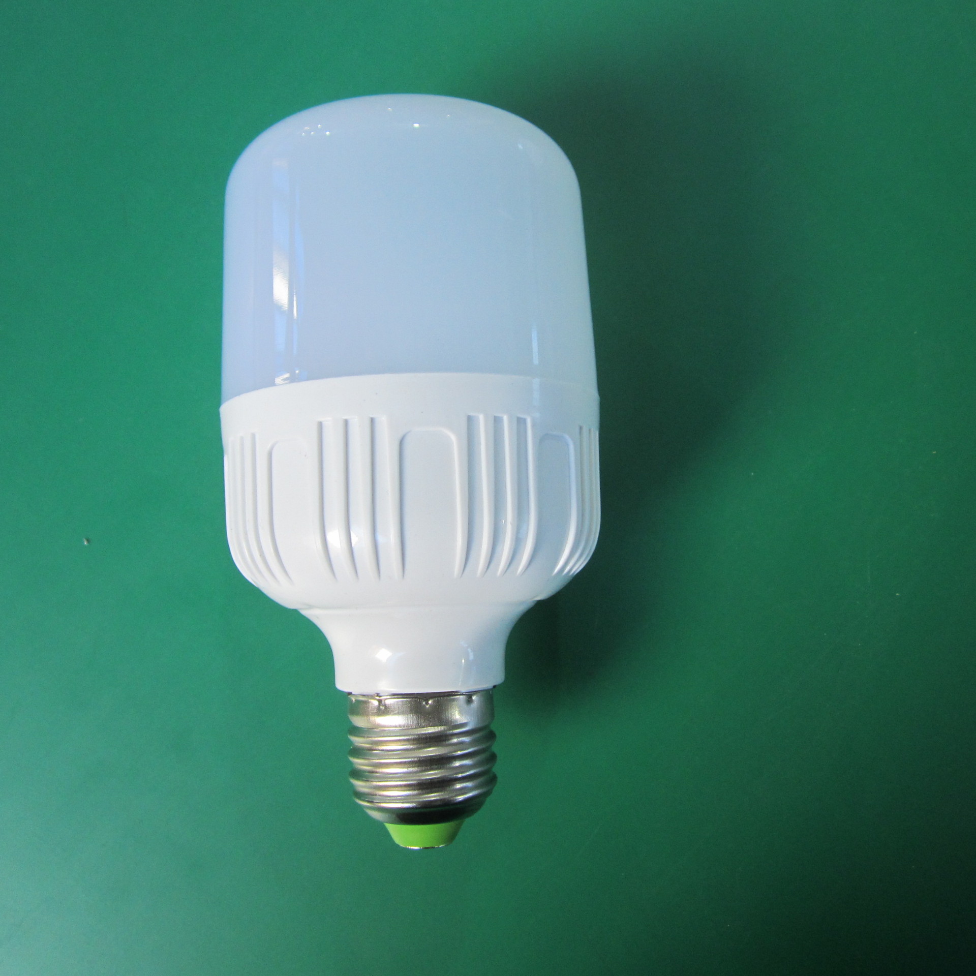 led应急高富帅球泡灯9w12w应急球泡碰水能亮手摸也能