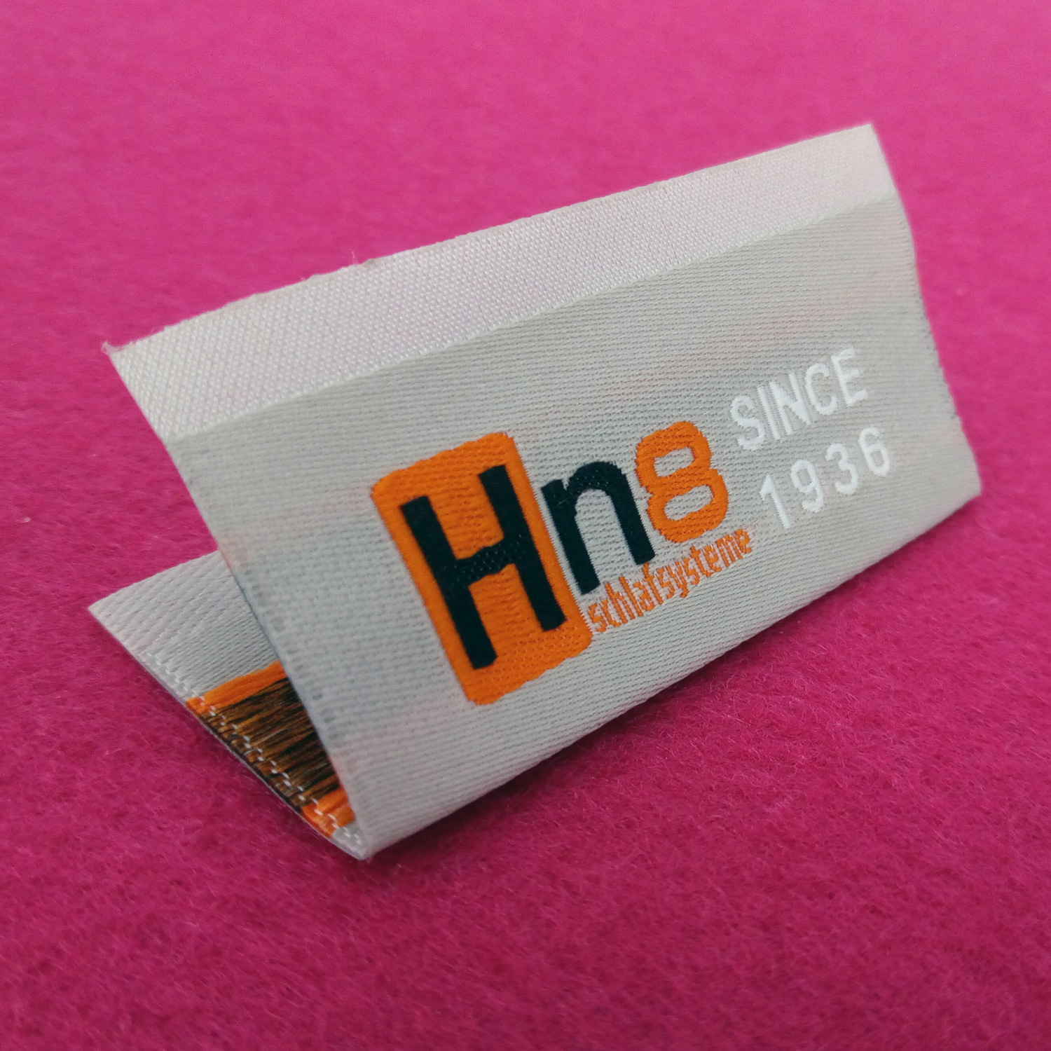 服装涤纶对折领标订做 厂家定做logo领标主唛 定制服装商标织唛