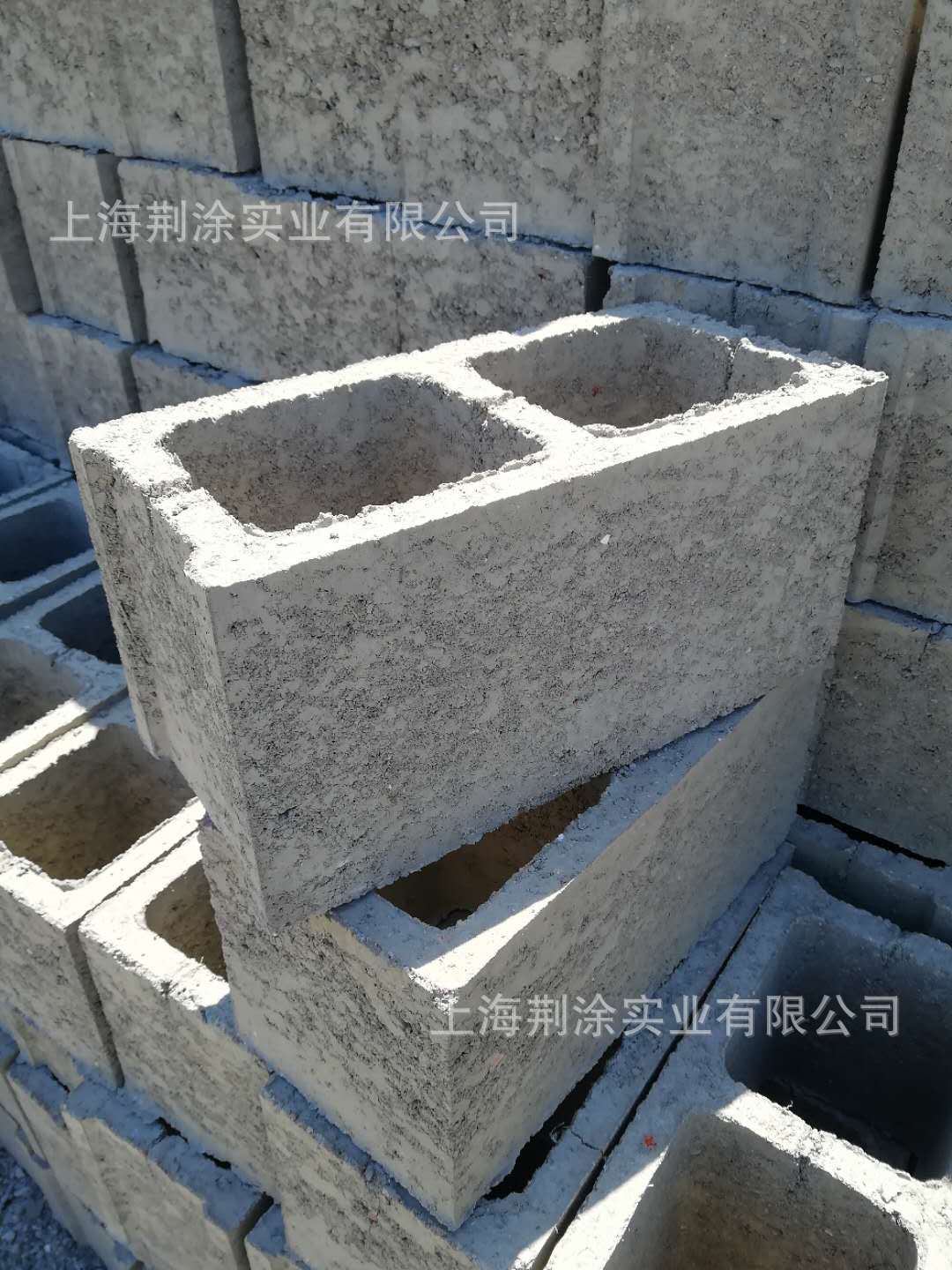 混凝土小型砌块空心砌墙砌块混凝土空心砖砌墙砖多孔防腐厂家直销