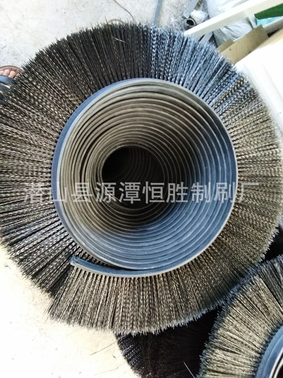 毛刷厂定做挡泥板毛刷橡胶耐磨毛刷软体毛刷弧形密封毛刷条毛扫