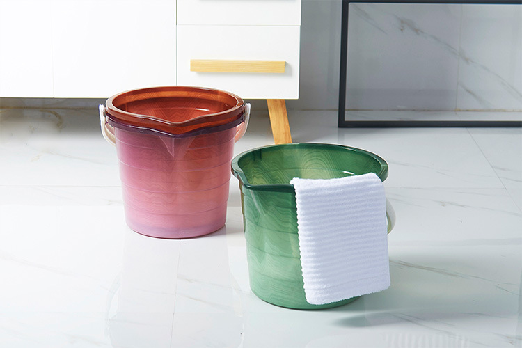 新颖创意尖嘴水桶 环保塑料家居日用品花纹舒适手柄手提水桶