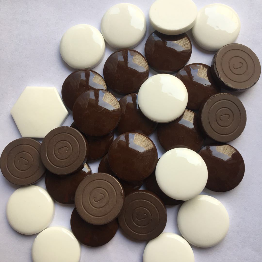 供应8mm内衣用能量扣 火山石片 高能量托玛琳片